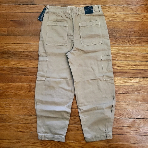 Banana Republic Relaxed Cargo Pants, Size 6, 100% Cotton, Warm Tan, Camel, Beige - Picture 2 of 12